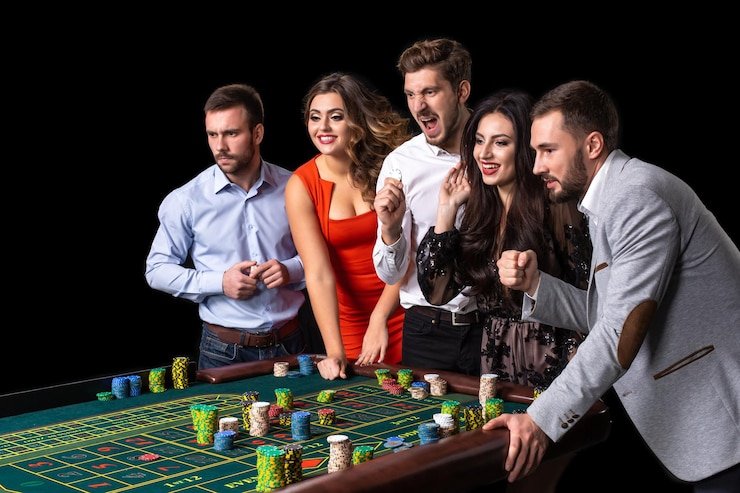 Tampilan meja Caribbean Stud Poker langsung di sigma168 dengan dealer profesional